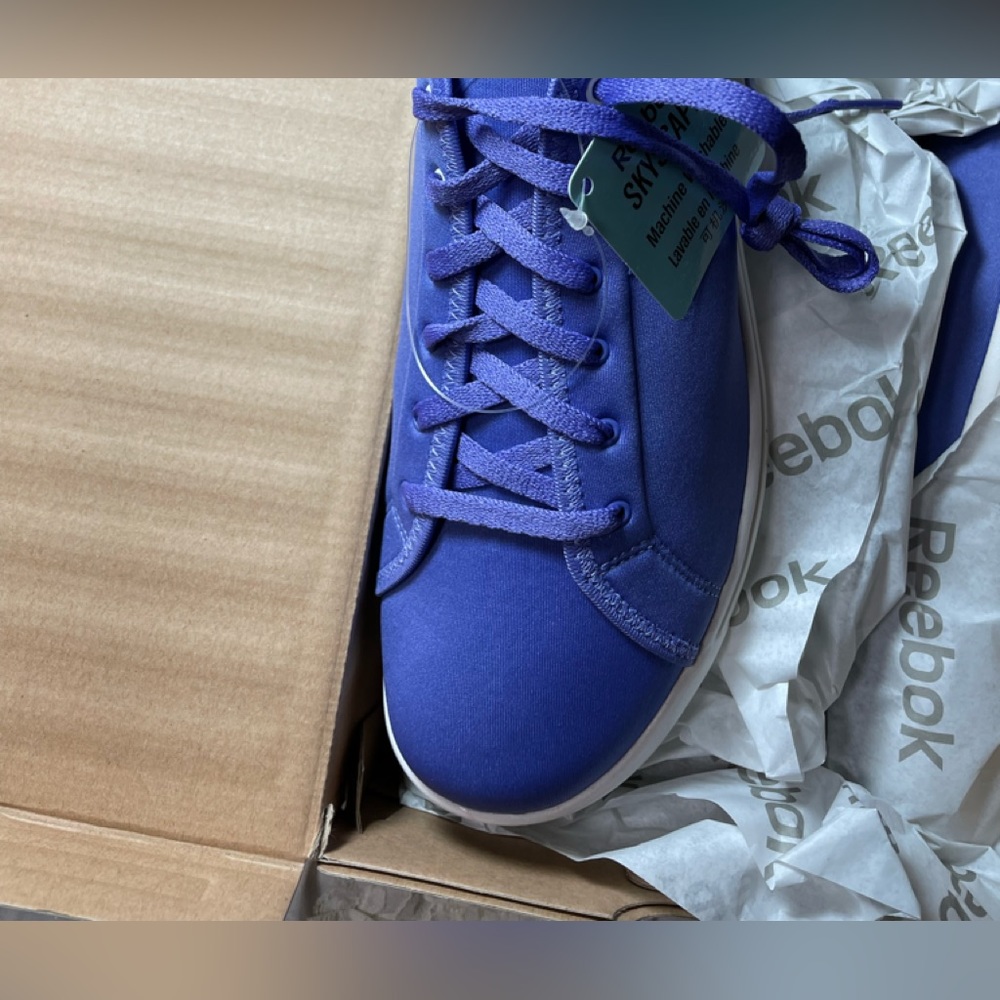 Reebok Skyscape Runaround Size 10 new in box “purple”